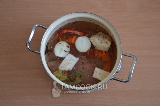 Положить овощи в воду