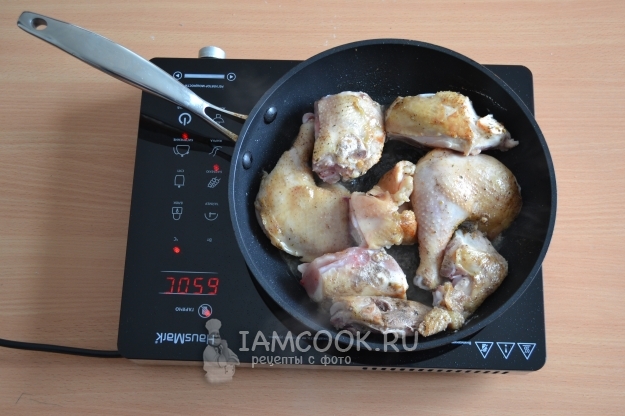 Обжарить курицу