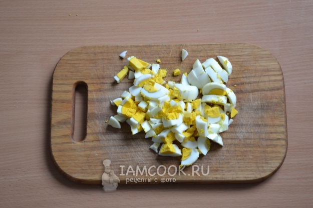 Порезать яйца