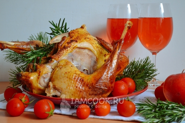 Индейка, запеченная в духовке целиком