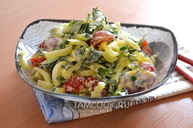 Рецепт салата из крапивы с яйцом и огурцом