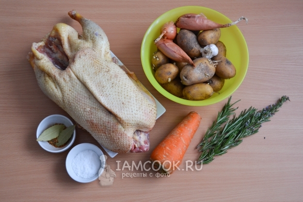 Ингредиенты для гуся кусочками с картошкой в духовке