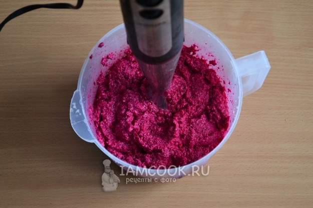 Взбить овощи с сыром блендером