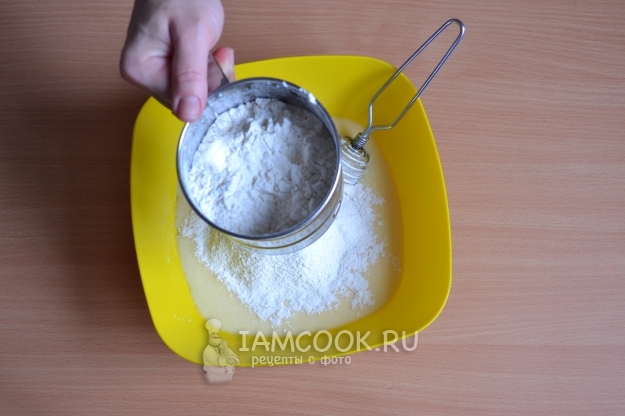 Всыпать муку