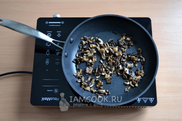 Обжарить грибы