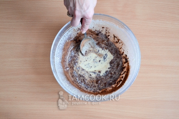 Перемешать тесто ложкой