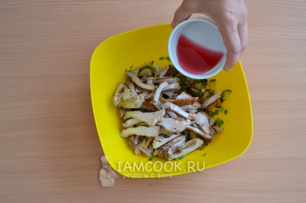 Влить сливовый рассол