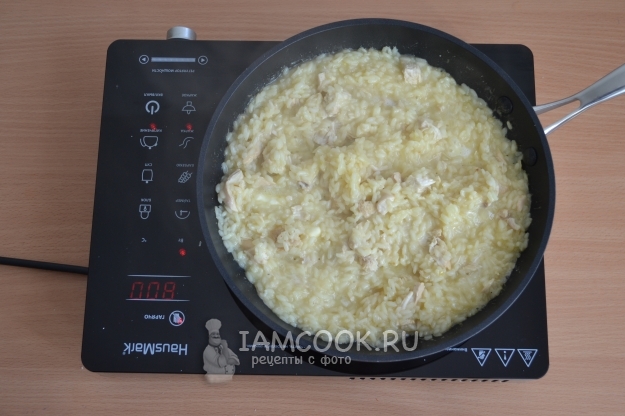 Готовое ризотто с курицей