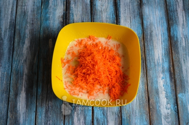 Добавить тертую морковь