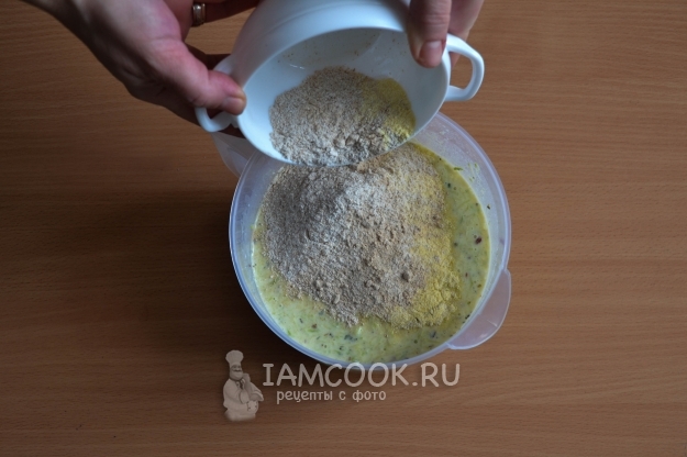 Всыпать муку