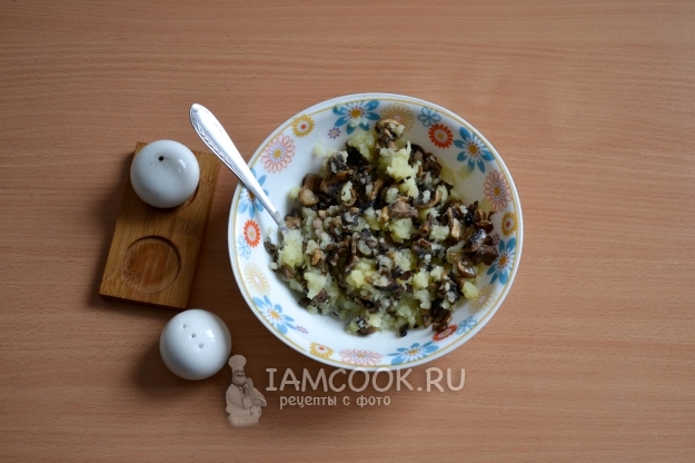 Посолить начинку