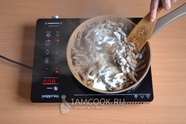 Влить сметану