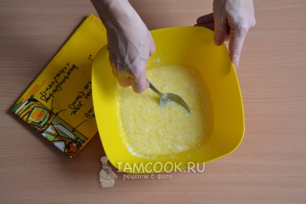 Влить масло