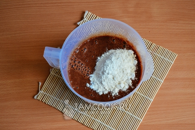 Всыпать муку