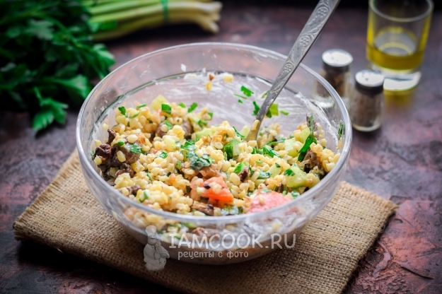 Фото салата с булгуром и куриной печенью