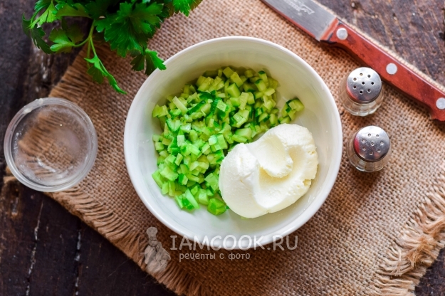 Положить сливочный сыр