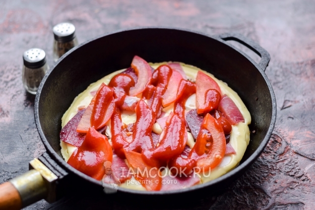 Полить соусом