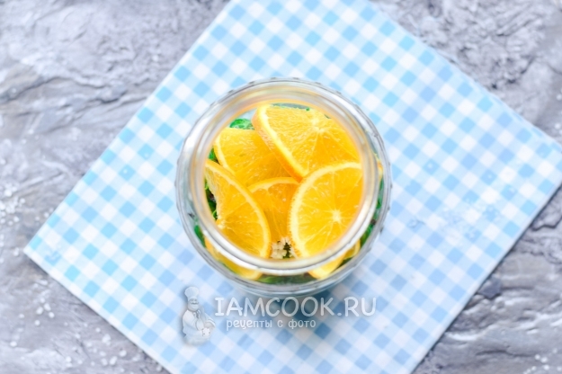 Положить апельсин