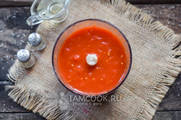 Измельчить помидоры