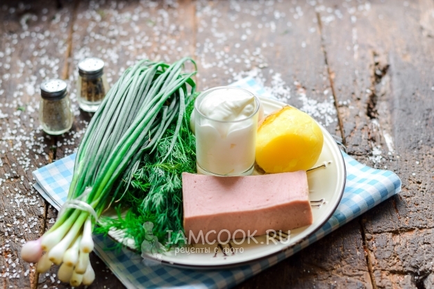 Ингредиенты для окрошки с колбасой на воде