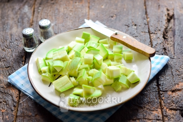 Порезать кабачки