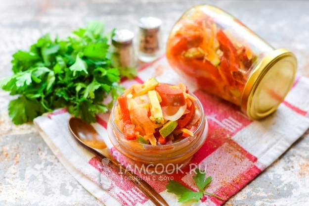 Рецепт салата «Парамониха» с кабачками на зиму