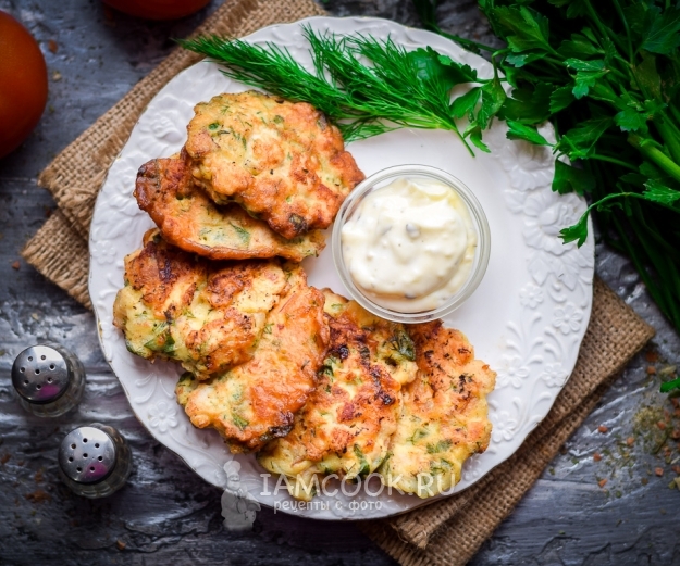 Рецепт рубленных куриных оладий с беконом и зеленью