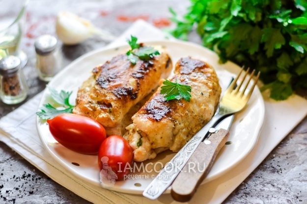 Рецепт куриных рулетиков с крем-сыром в духовке