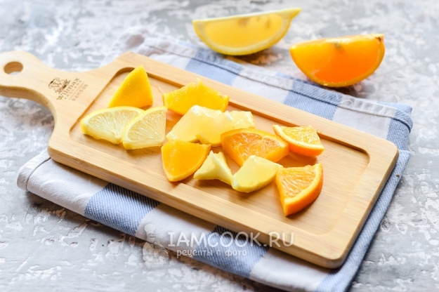 Порезать лимон и апельсин