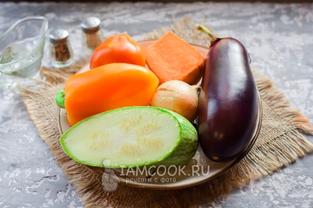 Ингредиенты для лечо из кабачков и баклажанов на зиму