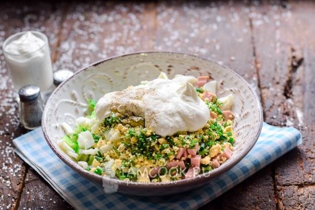 Положить сметану