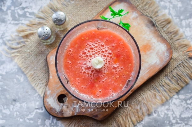 Измельчить помидоры