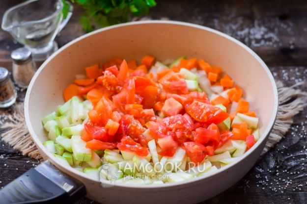 Положить помидоры