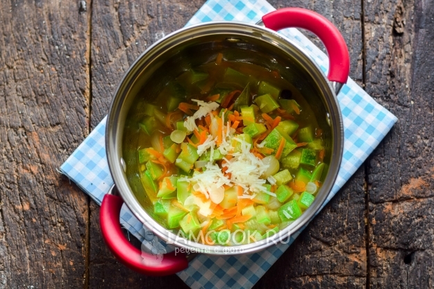 Положить чеснок