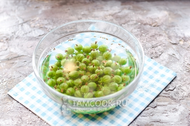 Помыть крыжовник