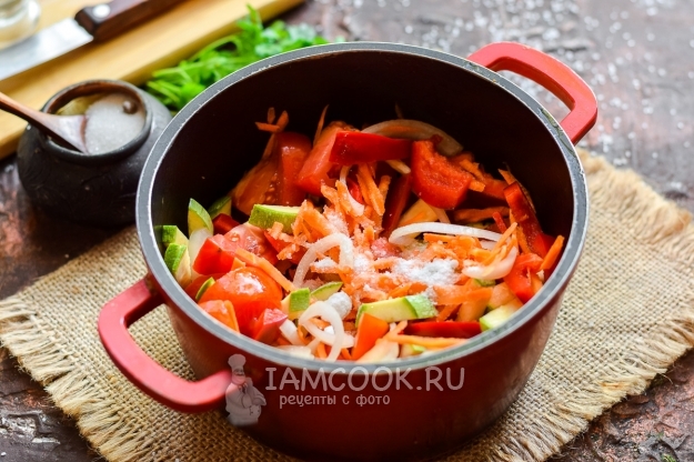 Всыпать соль и сахар