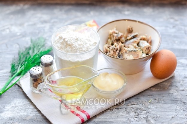 Ингредиенты для пирога из жидкого теста на майонезе с рыбными консервами