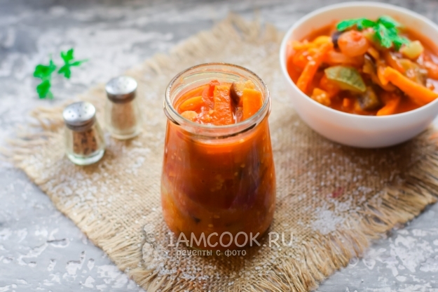 Положить лечо в банку