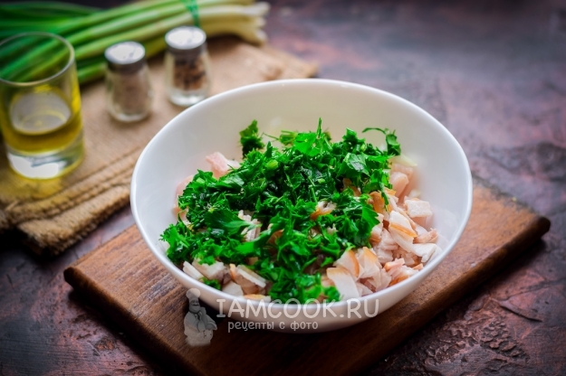 Положить зелень