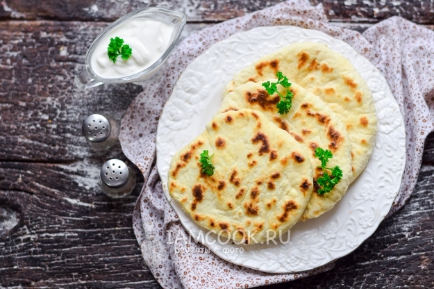 Фото лепёшек с адыгейским сыром на сковороде