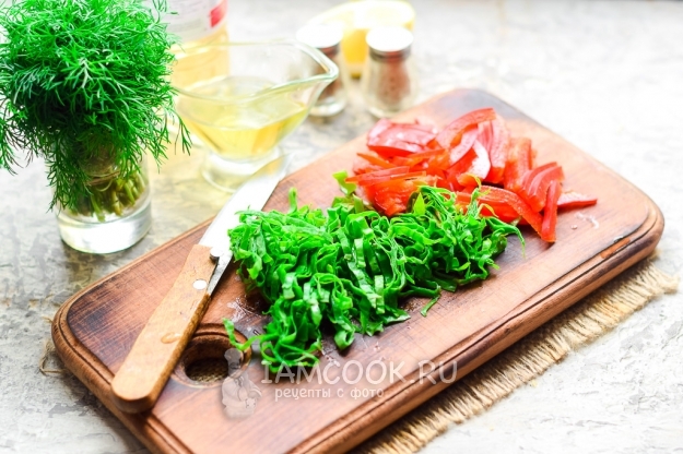 Порезать щавель и перец