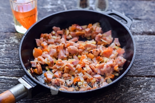 Обжарить ветчину с овощами