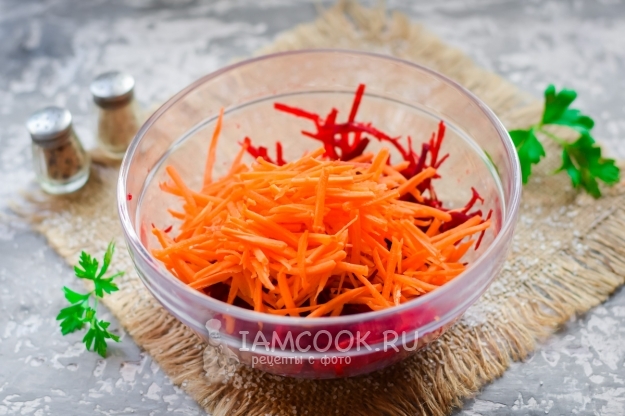 Потереть морковь