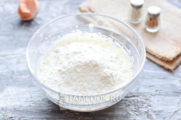 Всыпать муку