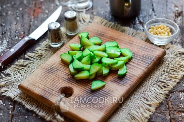 Порезать огурец