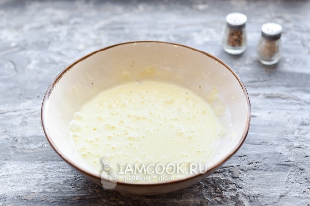 Взбить массу миксером