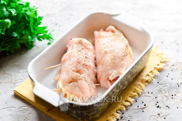 Положить заготовки в форму