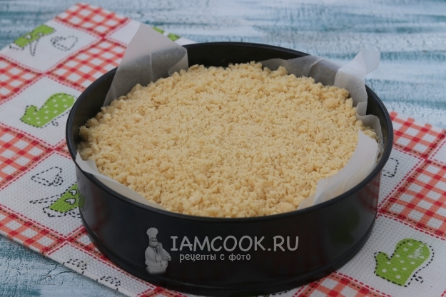 Посыпать мучной крошкой