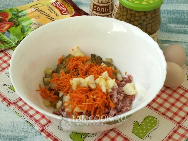 Добавить морковь и лук