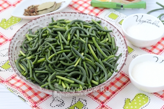 Порезать стрелки чеснока